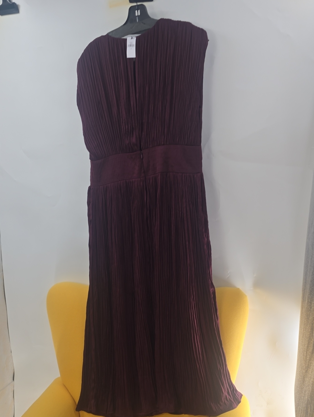 Banana Republic Elegant Sleeveless Pleated Midi Dress in Deep Plum - Picture 12 of 13